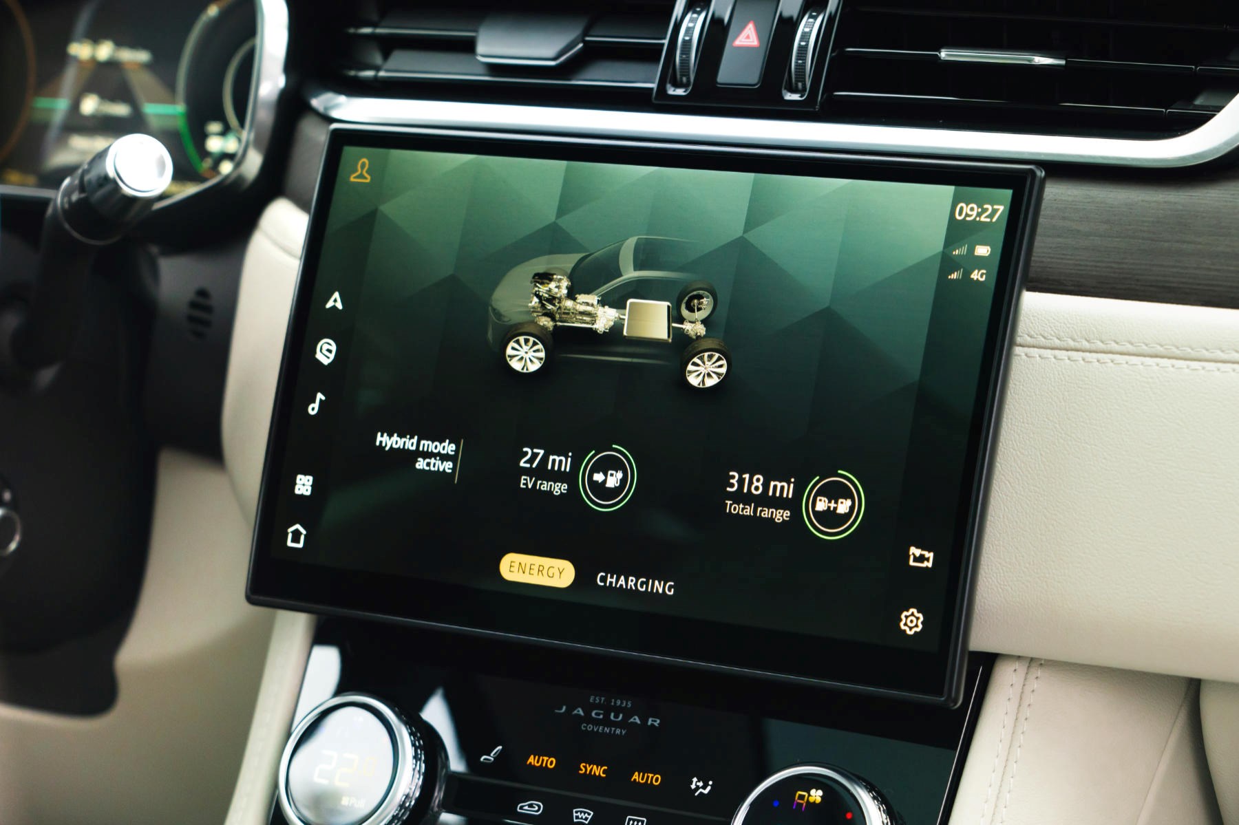 Jaguar F-Pace hybrid infotainment Jaguar F-Pace hybrid infotainment