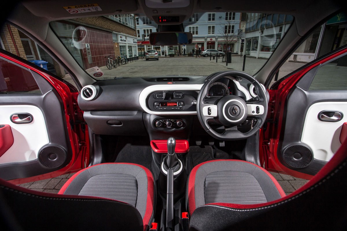 Renault Twingo vs VW Up twin-test review (2015) by CAR Magazine Renault Twingo vs VW Up twin-test review (2015) by CAR Magazine