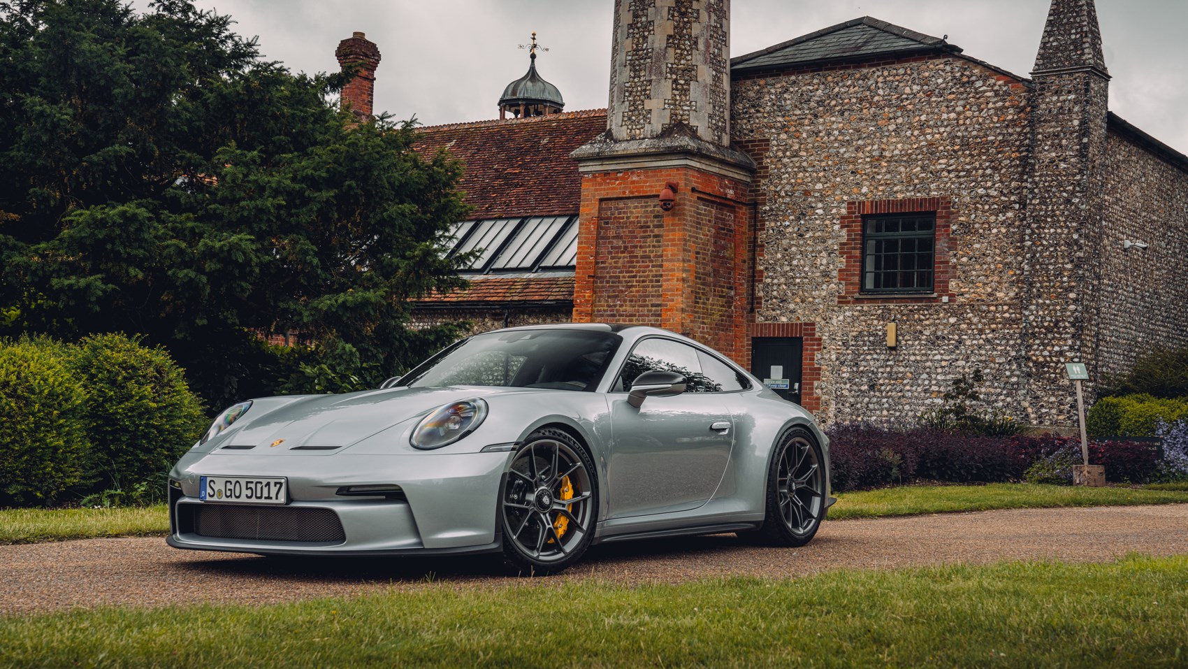911 gt3 touring front static