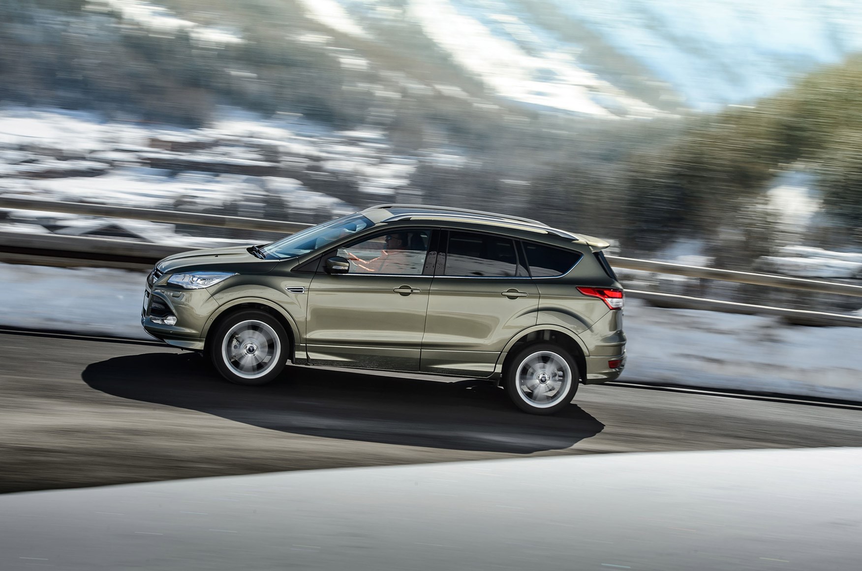 Ford kuga 2015 год