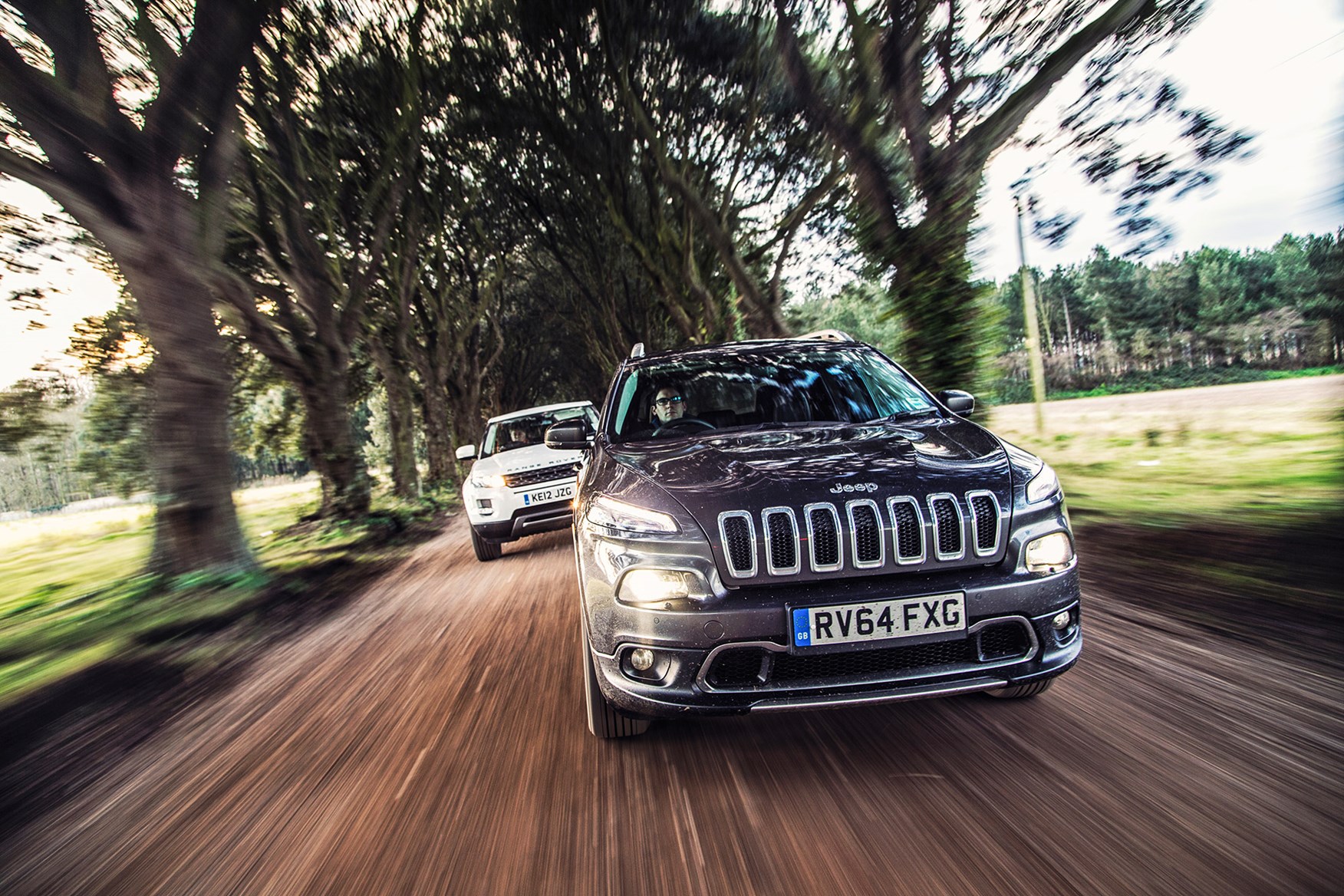 Land Rover Discovery Sport Vs Audi Q5 Jeep Cherokee Range Land Rover Discovery Sport Cabin Jeep Cherokee And Range Evoque Fight It Out For Third Place