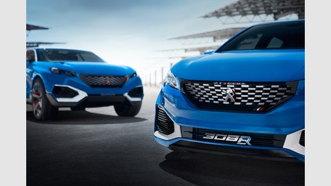 Peugeot 308 R HYbrid (right) and Quartz concept (left)