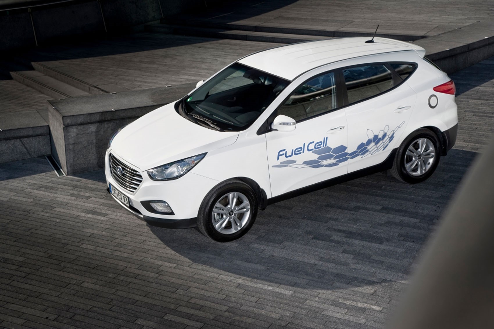 Hydrogen Powered Hyundai Ix35 Fuel Cell Costs 53 000 Car Magazine