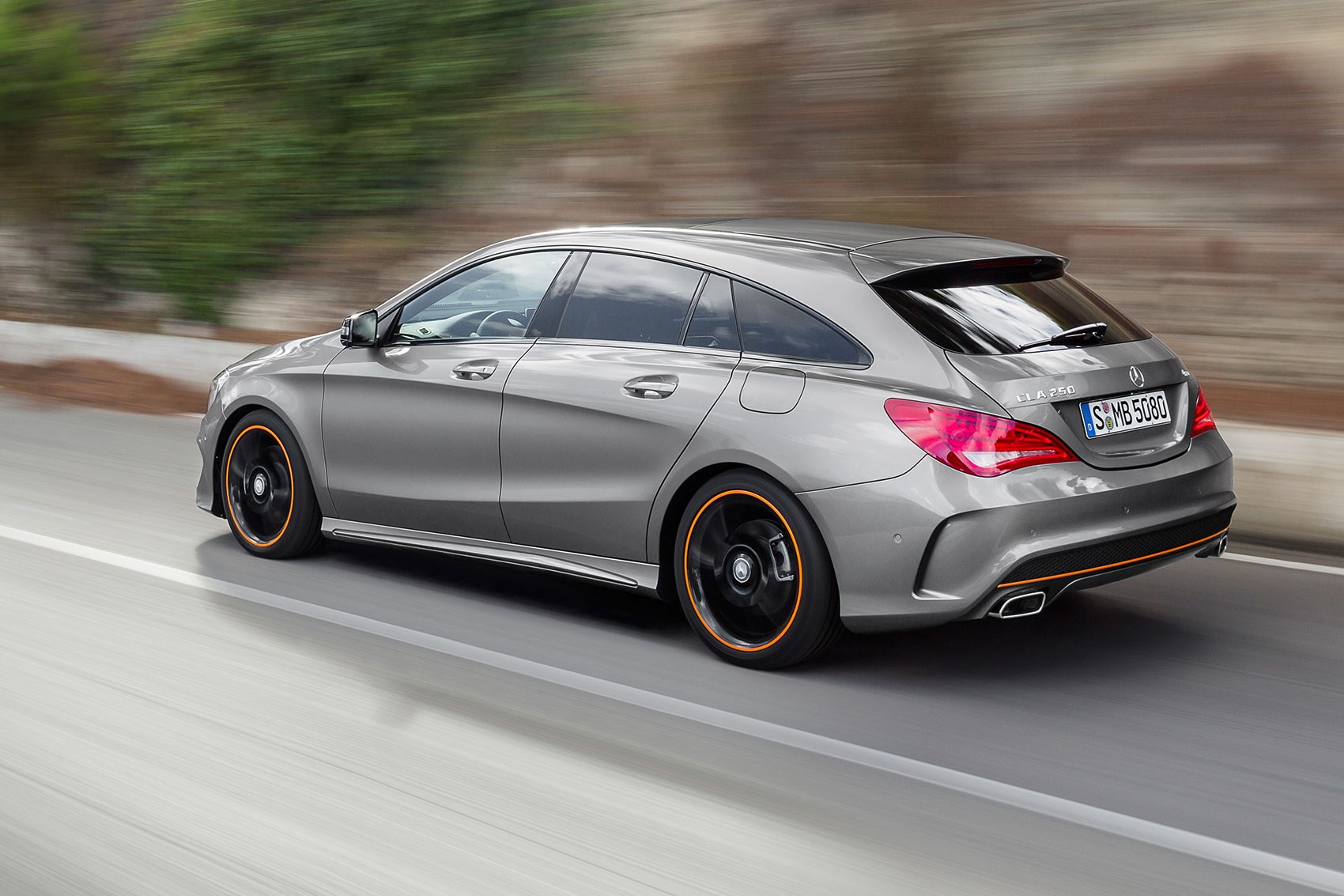 https://car-images.bauersecure.com/pagefiles/14169/1752x1168/mercedesclashootingbrake01.jpg?mode=max&quality=90&scale=down
