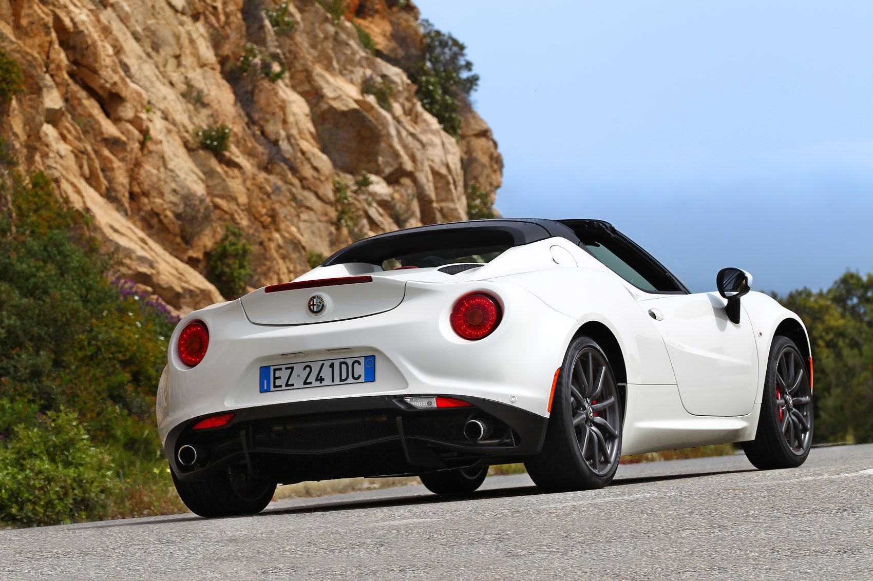 Alfa Romeo 4C Spider (2015) review | CAR Magazine