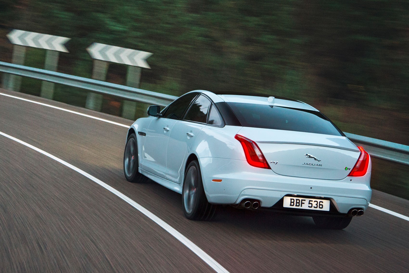 The £100k Jag: 2016 Jaguar XJ goes seriously premium | CAR Magazine