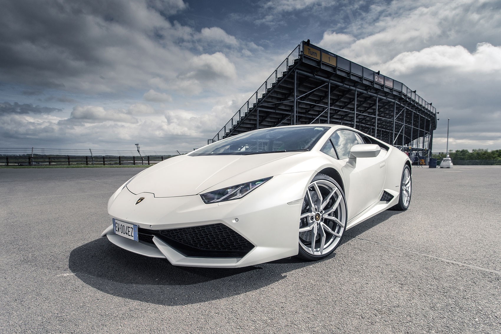 Rangee 2017 The Hybrid Electric Range Rover Sport Car Magazine The Car Magazine Long Term Lamborghini Huracan Lp610 4