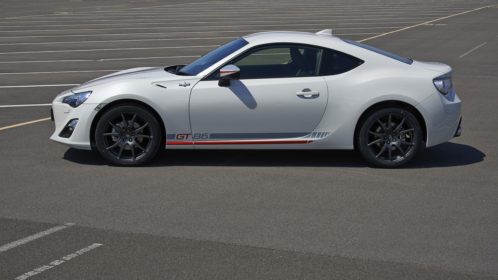 Toyota Gt86 Blanco Edition 15 Range Topping Model Gets Sporty Decals Car Magazine