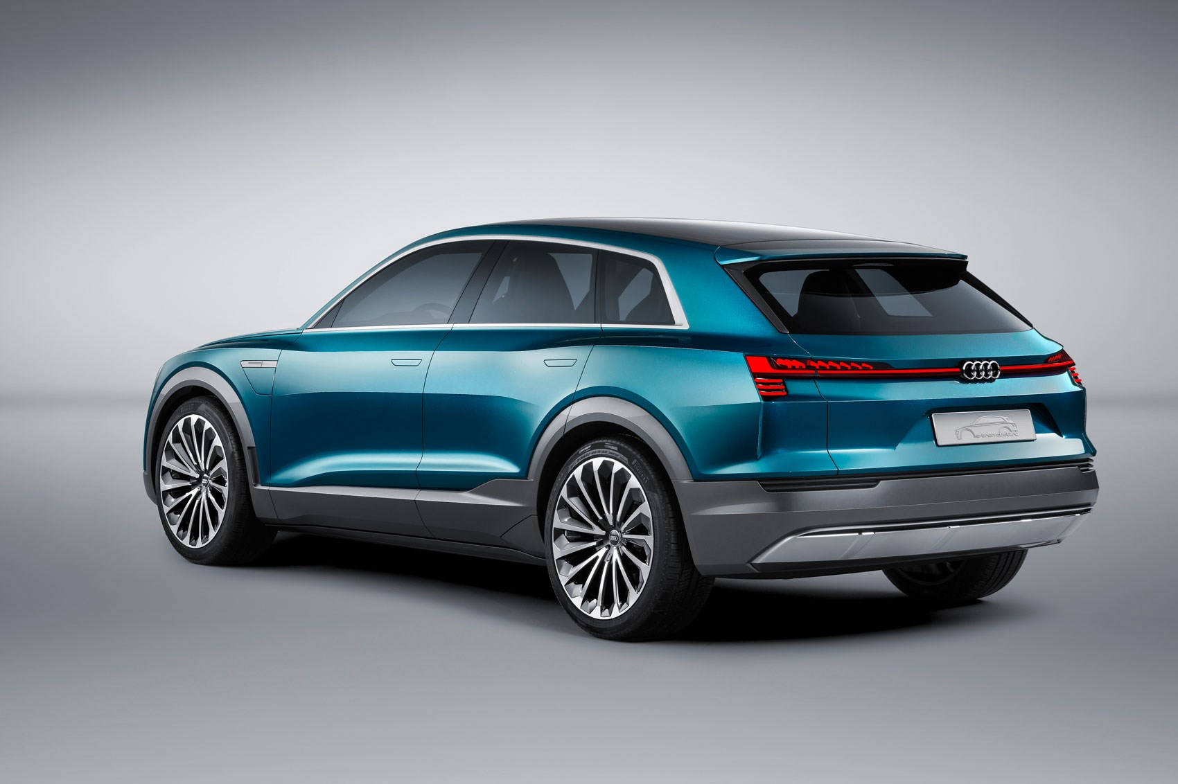 Audi E Tron Suv Tesla Style Q6 Crossover Bows In Frankfurt Car Audi E Tron Quattro Concept