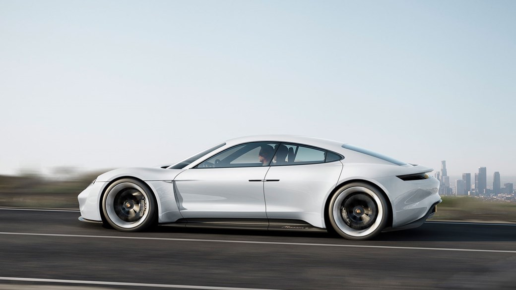 Porsche Mission E: đây là cách bạn sẽ tính phí siêu xe điện