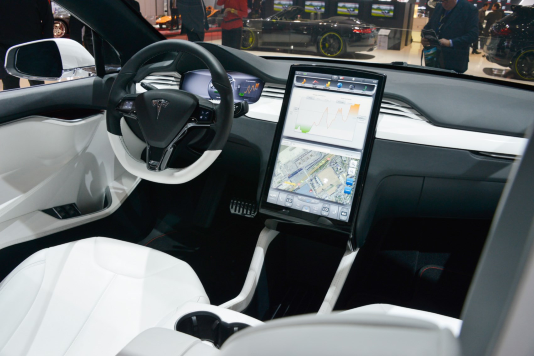 Rangee 2017 The Hybrid Electric Range Rover Sport Car Magazine Cabin Has Huge Digital Screen Like On Model S Sports Limo