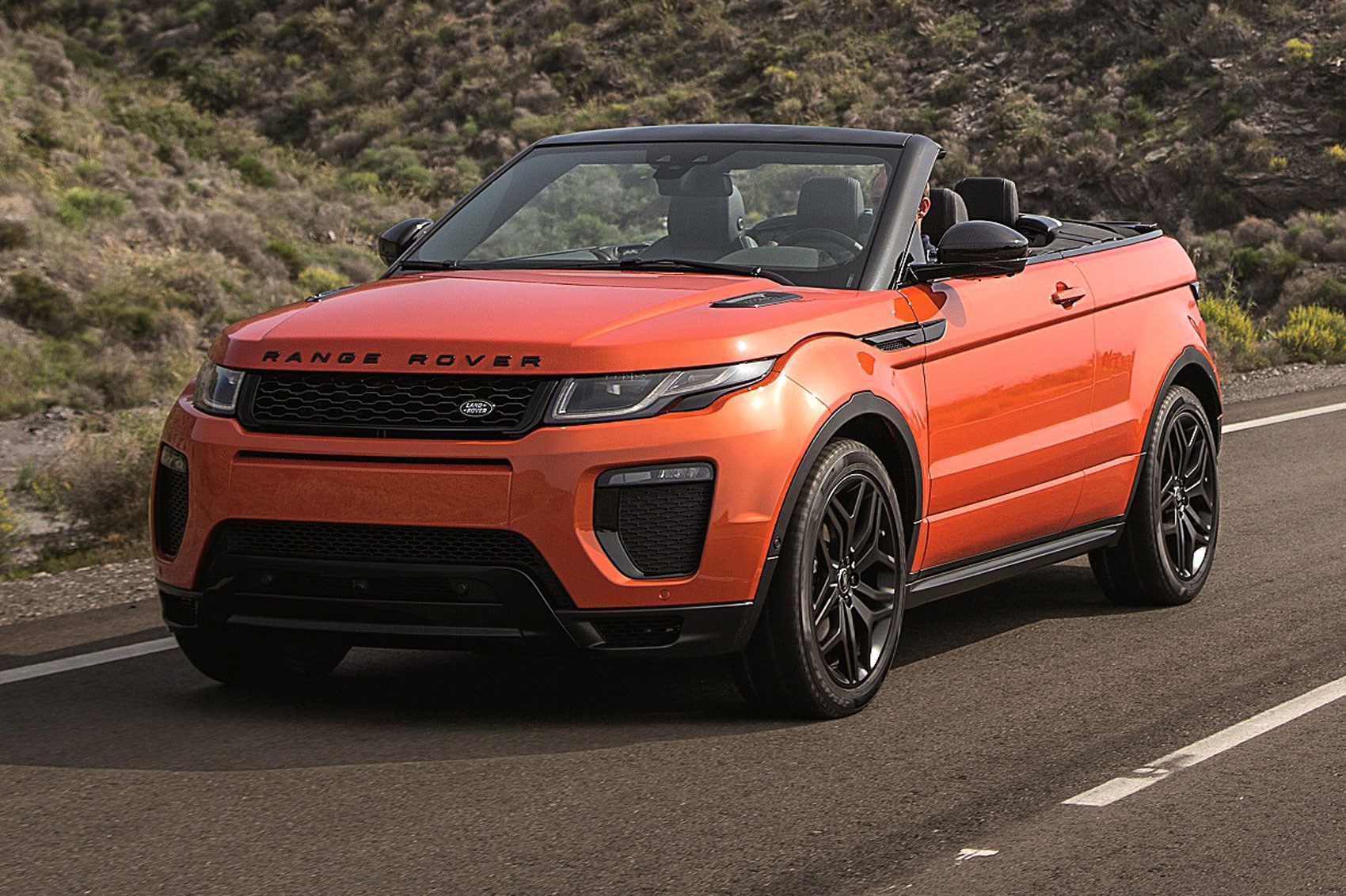 Roofless streak Range Rover Evoque (finally) goes