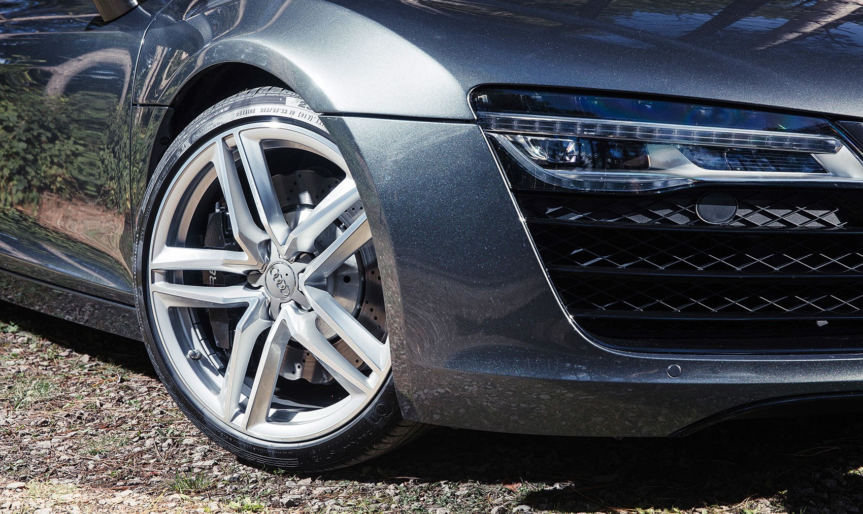 Icon Buyer: new Jaguar F-type V6 vs used Audi R8, CAR+ December 2015 ...