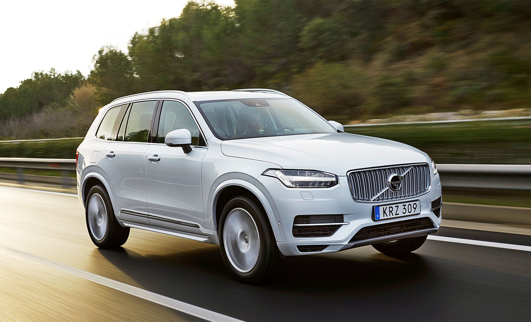 plugging-in-volvo-xc90-t8-first-drive-car-january-2016-car-magazine