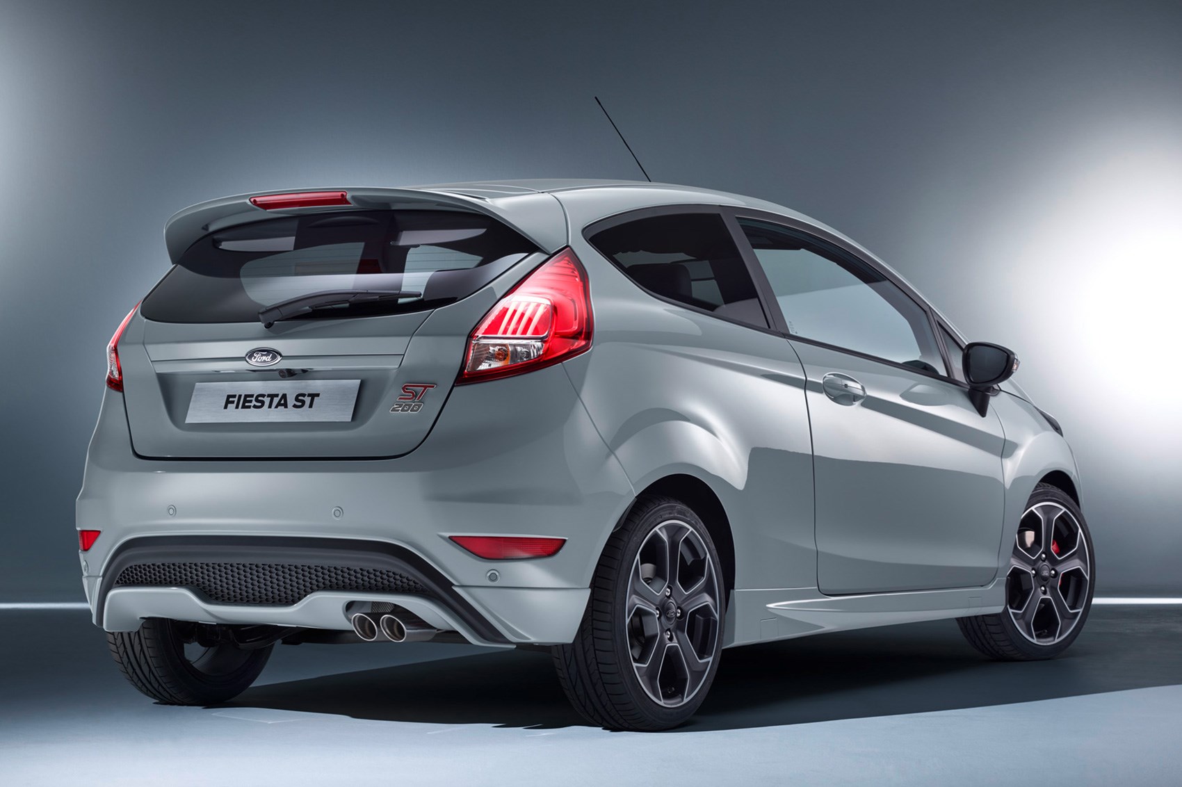 Ford Fiesta ST200 revealed: uprated hot hatch lands with a 200PS bang ...