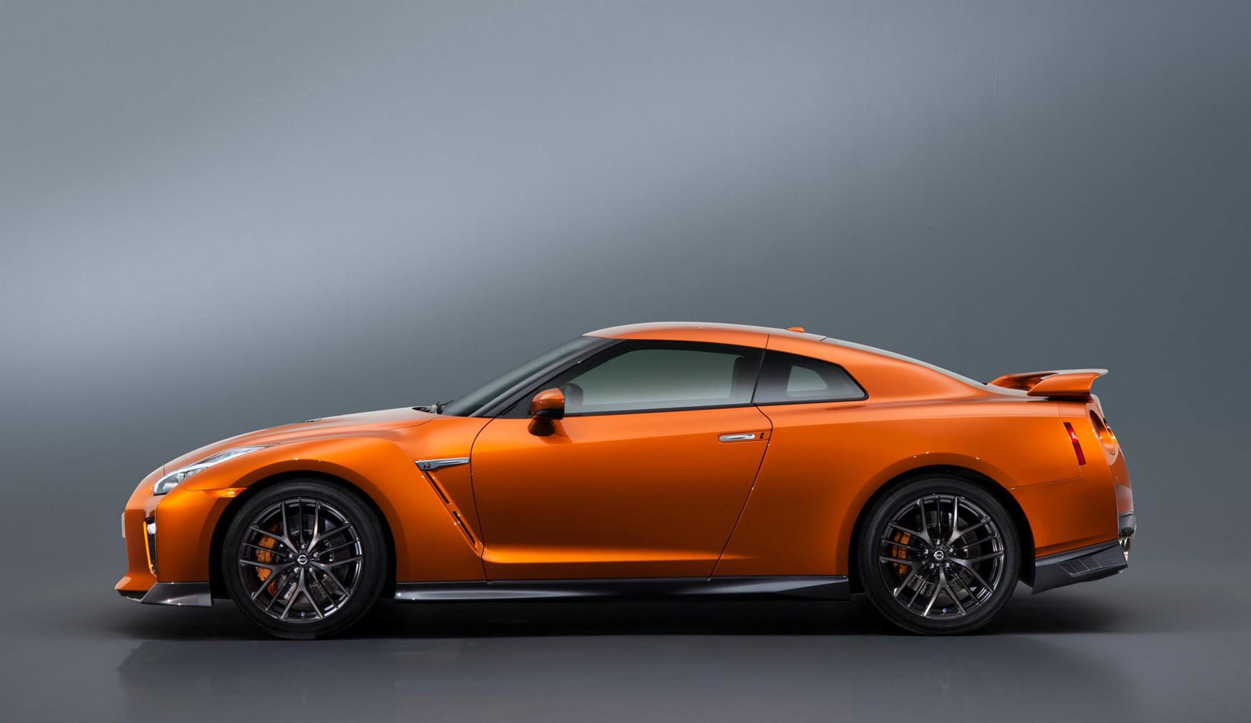 Meet The New Even Brawnier 2017 Nissan Gt R Pricing And Wider Side Sills Mark Out 2017 Model Year Nissan Gt R New