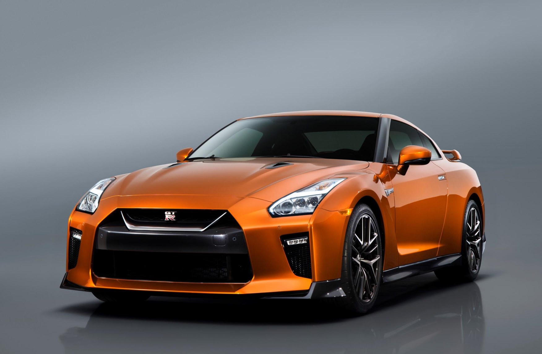 Meet The New Even Brawnier 2017 Nissan Gt R Pricing And New Larger Chrome Effect Grille Distinguishes Front Of Nissan Gt R