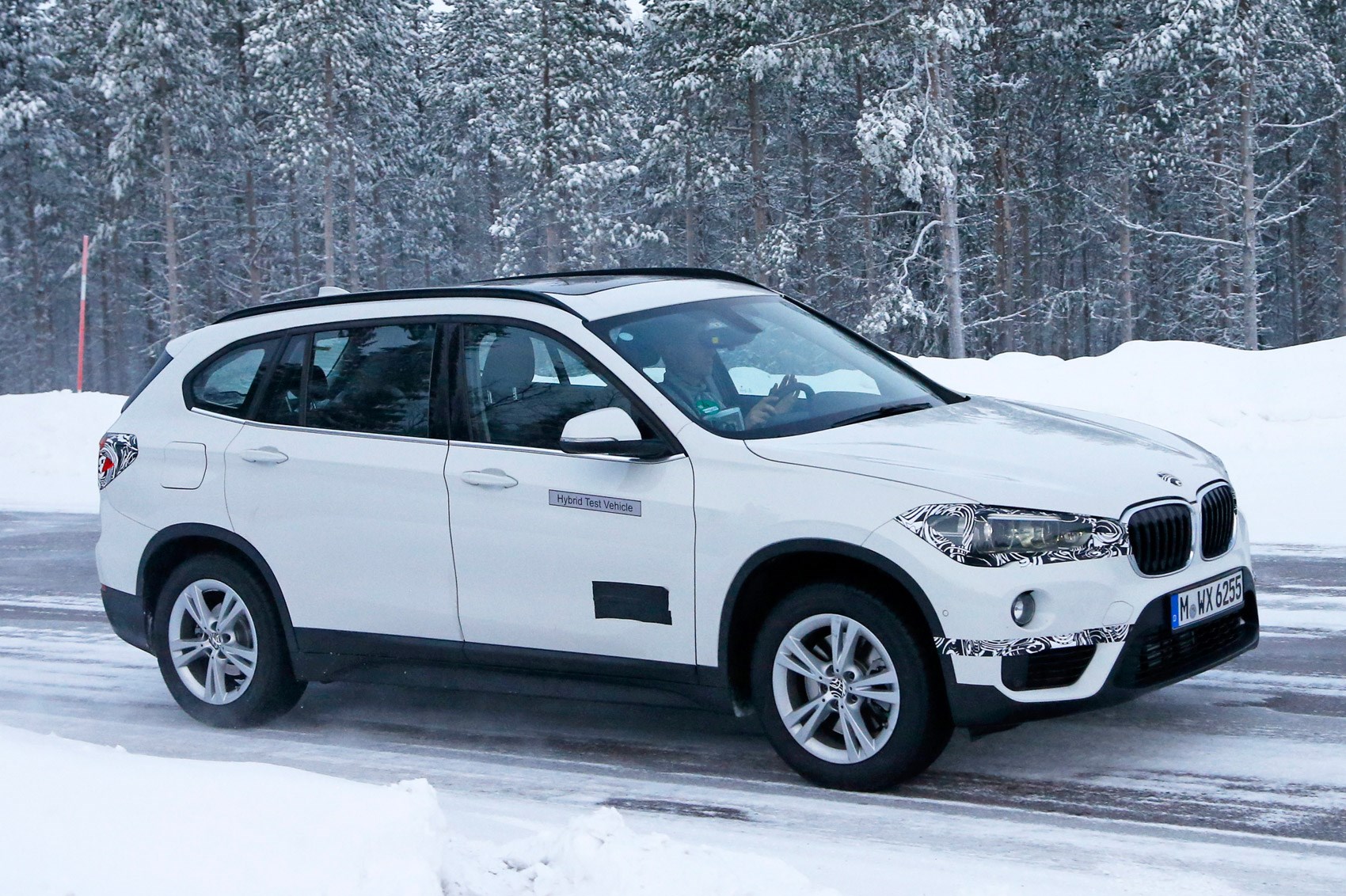 Sockets At The Ready 2016 Bmw X1 Xdrive30e Plug In Hybrid Spotted Sockets At The Ready 2016 Bmw X1 Xdrive30e Plug In Hybrid Spotted