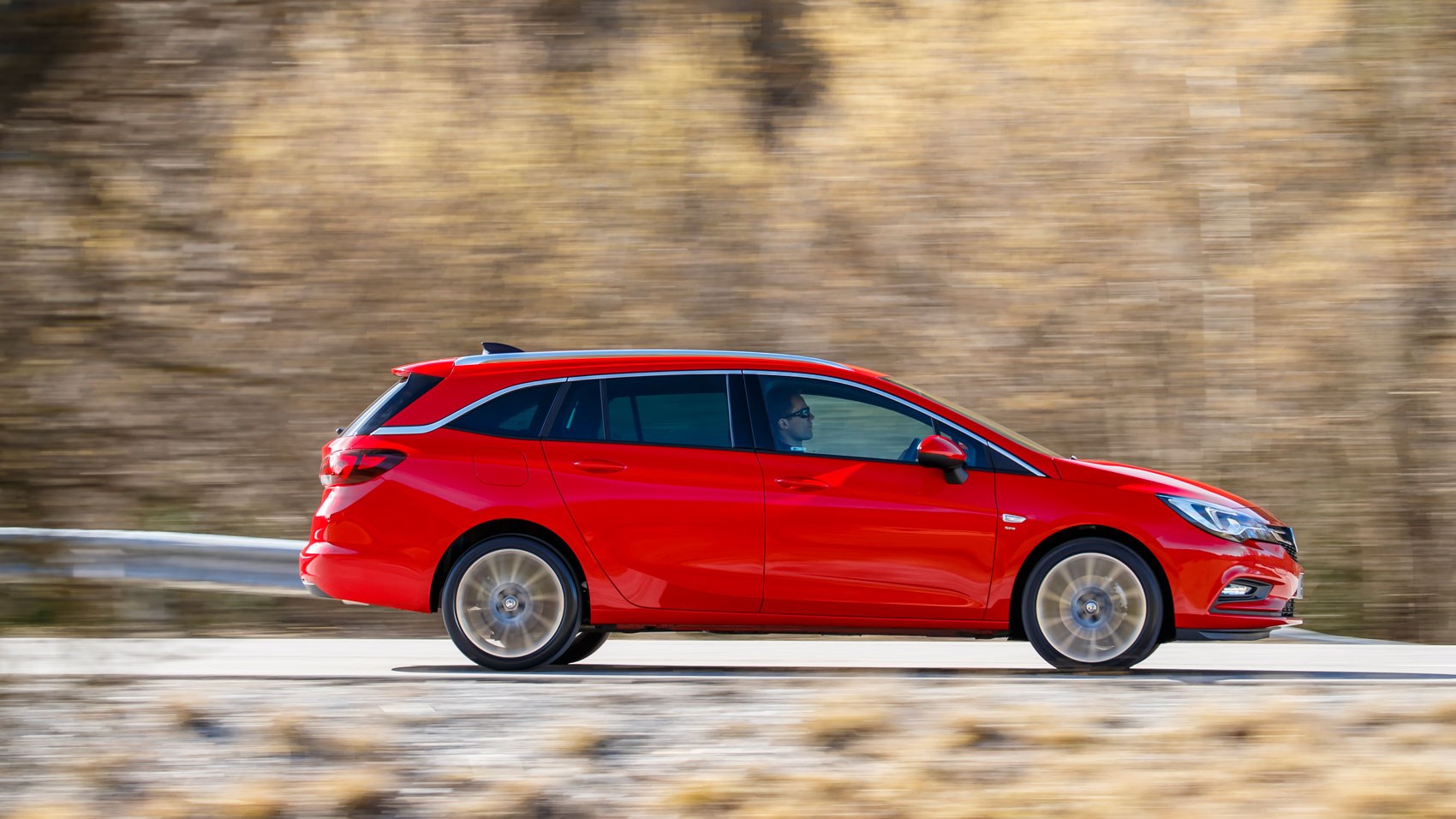 Vauxhall Astra Sports Tourer Estate 1 6t 0ps Elite Nav 16 Review Car Magazine