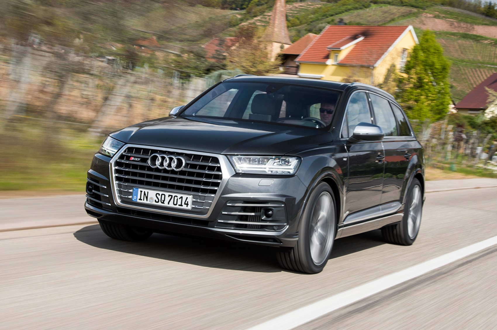 Audi SQ7 TDI (2016) review by CAR Magazine