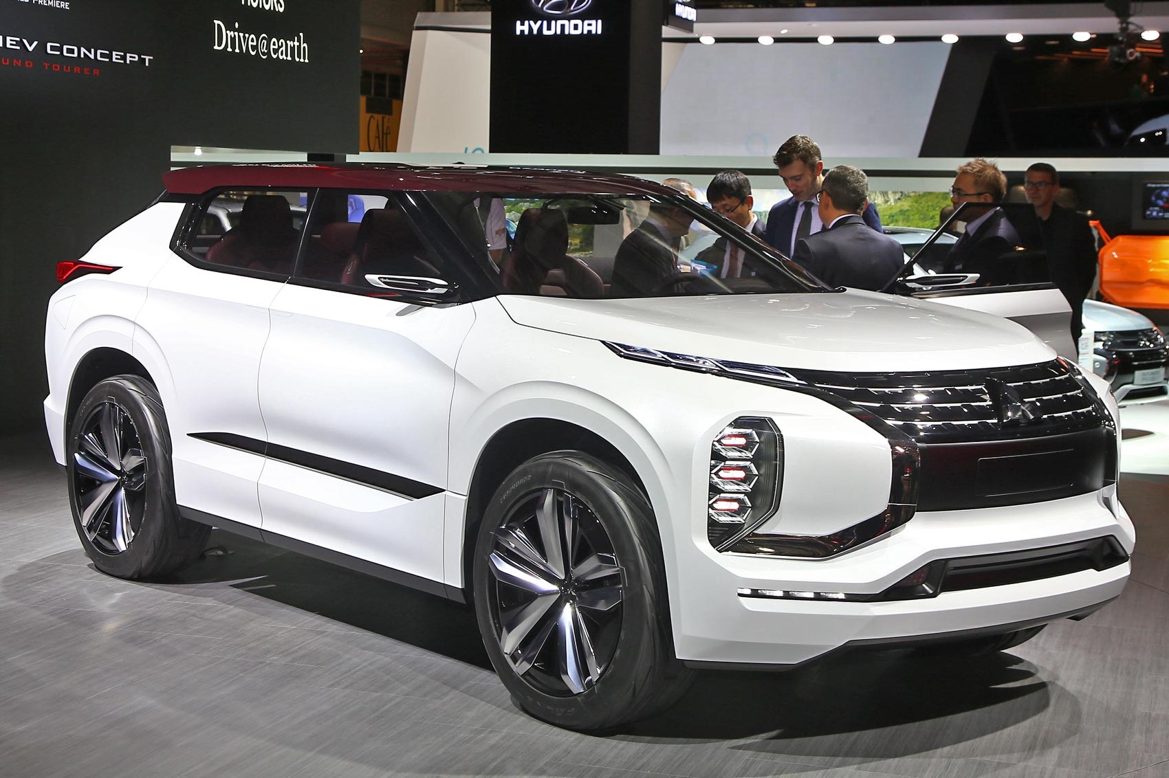 Triple play: Mitsubishi GT-PHEV concept revealed at Paris ... Triple play: Mitsubishi GT-PHEV concept revealed at Paris ...