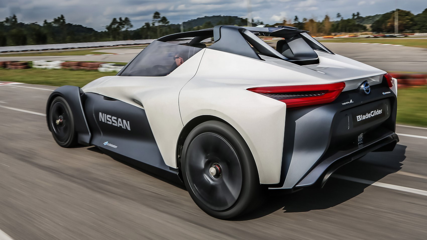 Nissan Bladeglider Concept 16 First Ride Review Car Magazine