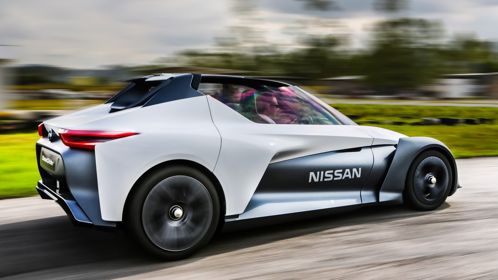 Nissan Bladeglider Concept 16 First Ride Review Car Magazine