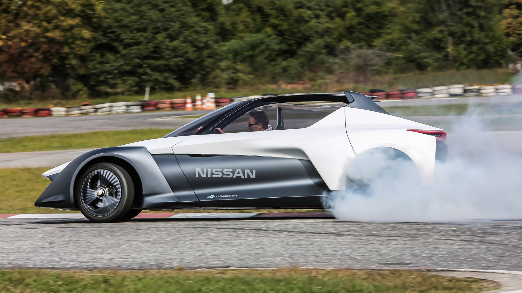 Nissan Bladeglider Concept 16 First Ride Review Car Magazine