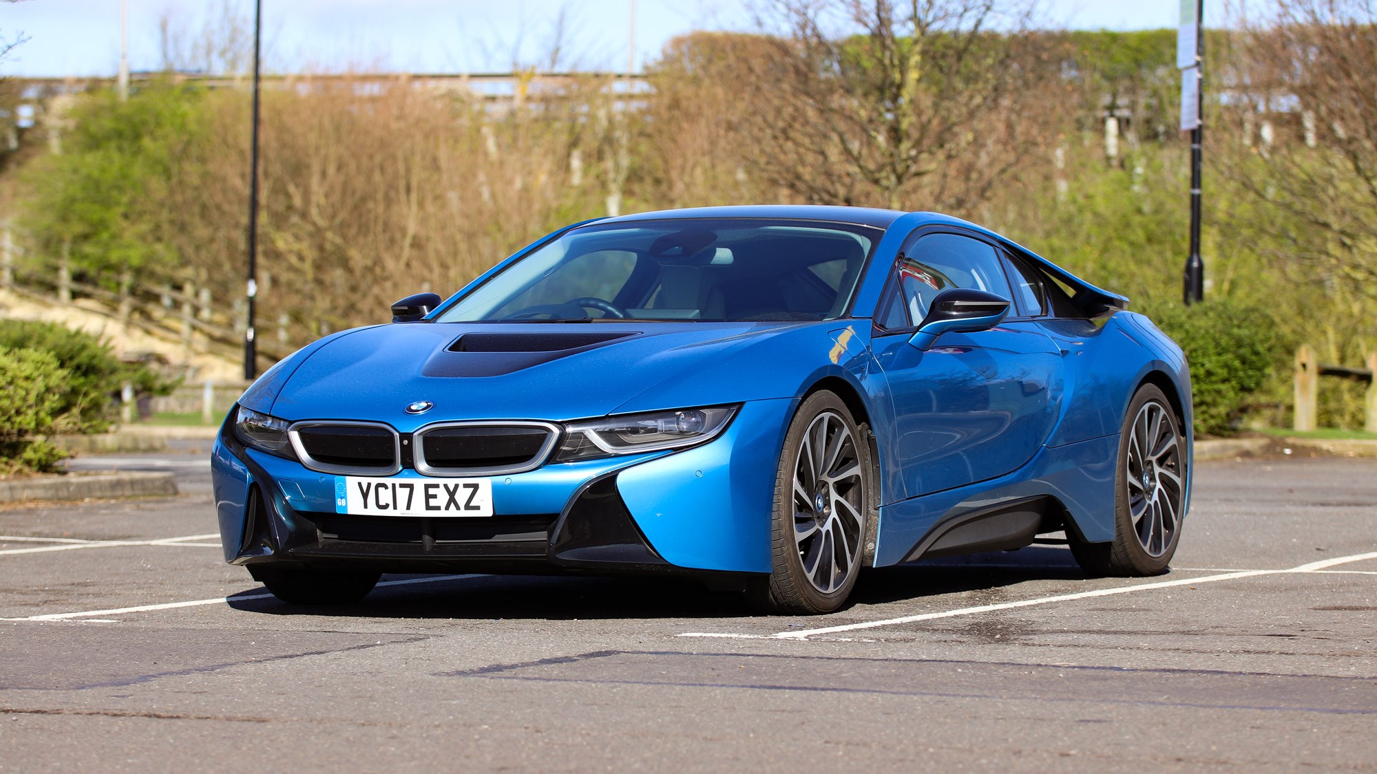 BMW i8 синий матовые