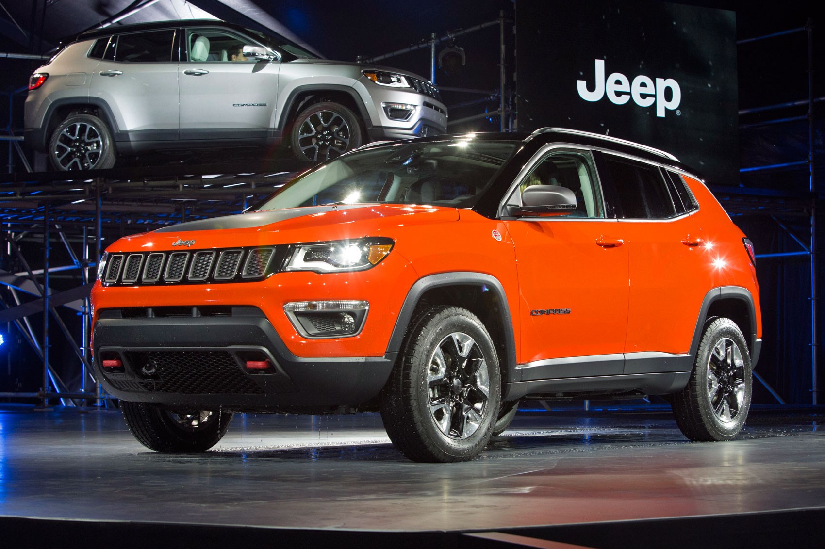 New Jeep Compass Unveiled At La Auto Show Car Magazine