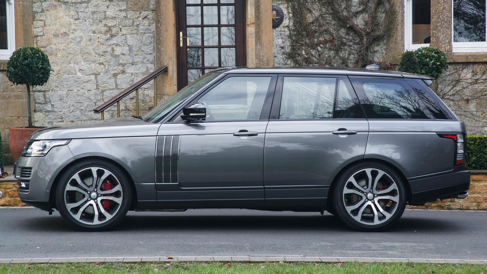2018 Range Rover SV Autobiography Dynamic >> Range Rover Svautobiography Dynamic 2017 Review Car Magazine 2018 Range Rover SV Autobiography Dynamic >> Range Rover Svautobiography Dynamic 2017 Review Car Magazine