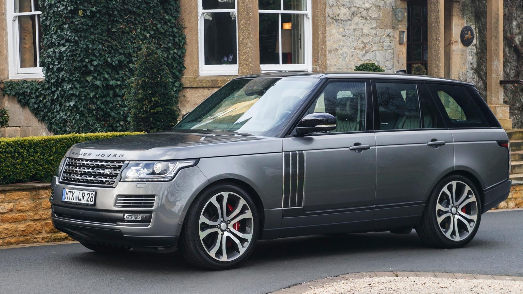 Range Rover Sv Autobiography 2020 Review  - Our Most Agile And Dynamically Capable Range Rover Yet, The Svautobiography Dynamic Has A Powerful V8 Engine At Its Heart, Producing A Mighty 557 Hp.