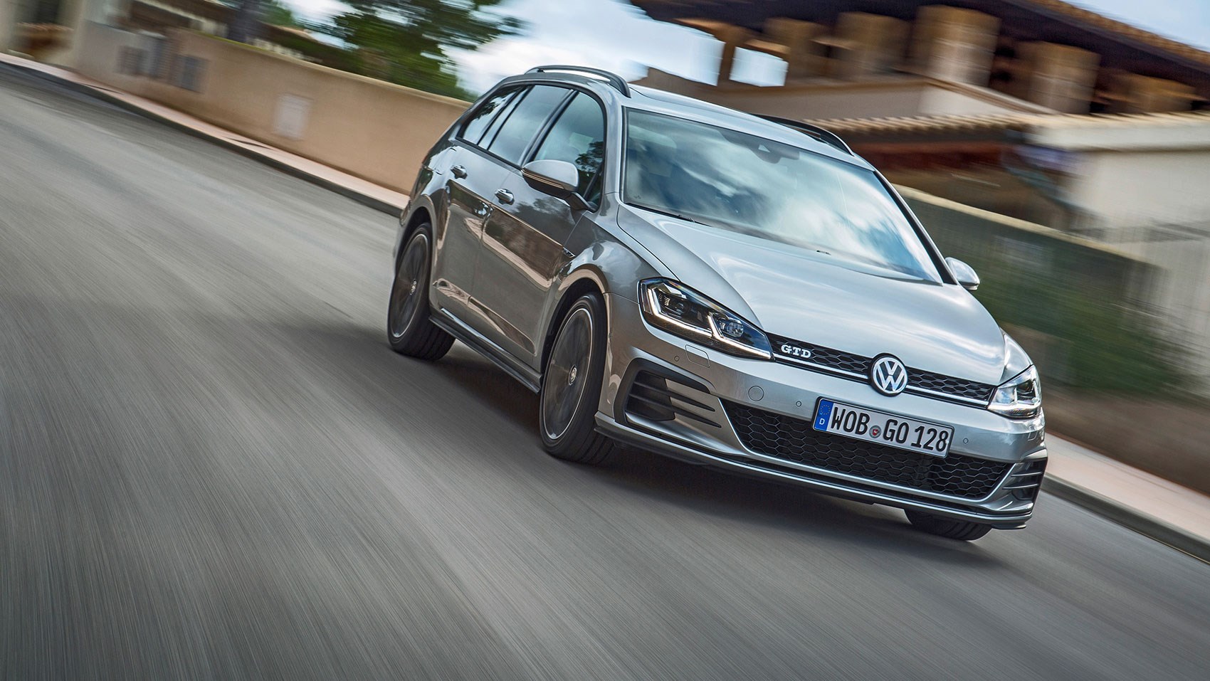 Vw Golf Gtd Estate 2017 Review Car Magazine
