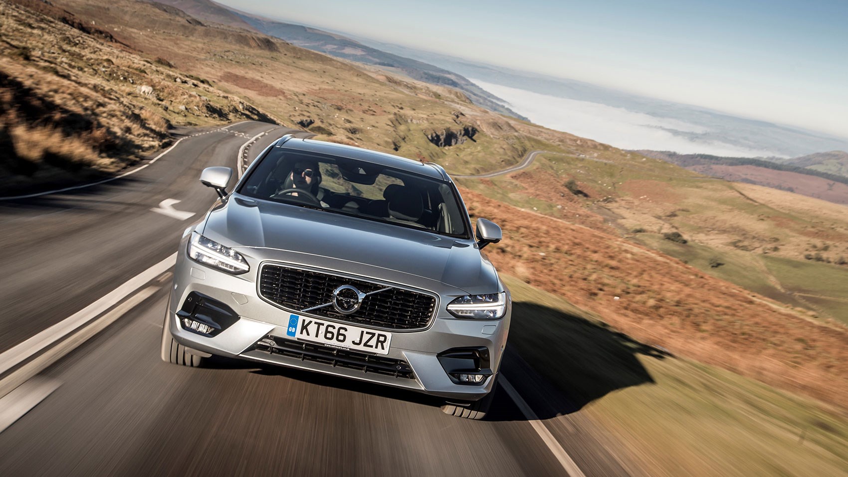 Black grille and accoutrements distinguish Volvo V90 R-Design Black grille and accoutrements distinguish Volvo V90 R-Design