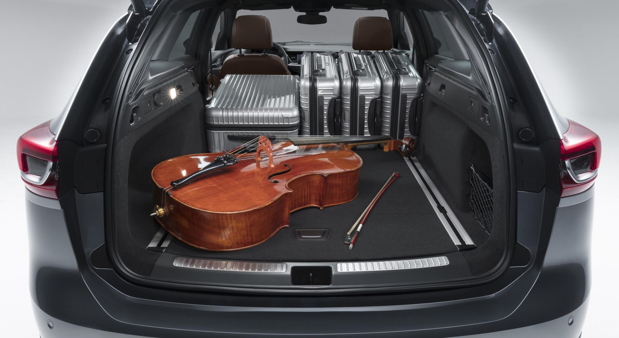 Vauxhall Insignia Sports Tourer meet the new 2017 Insignia estate