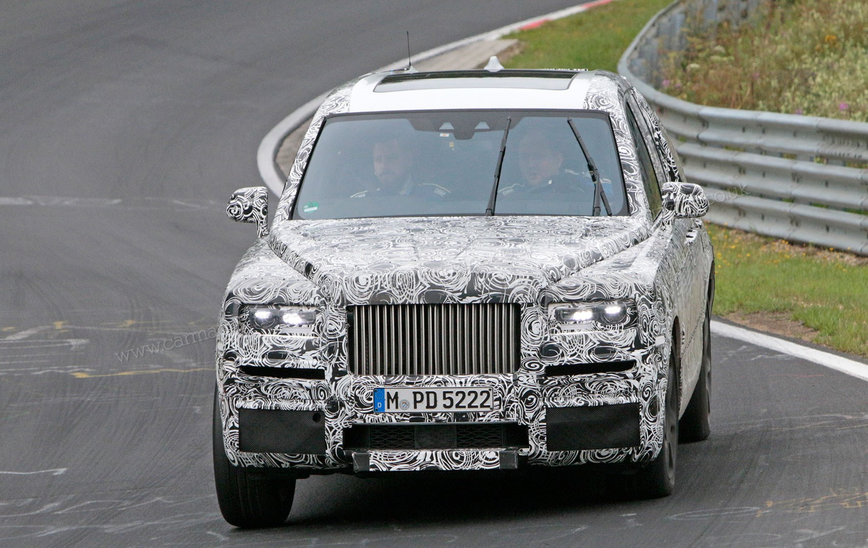 Rolls-Royce Cullinan SUV: rear-seat viewing gallery ...