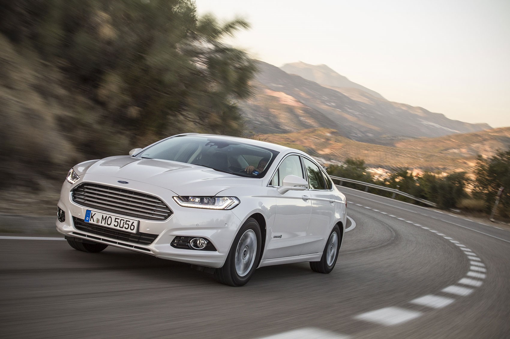 Ford Mondeo Titanium 2.0 TiVCT Hybrid (2017) review | CAR Magazine