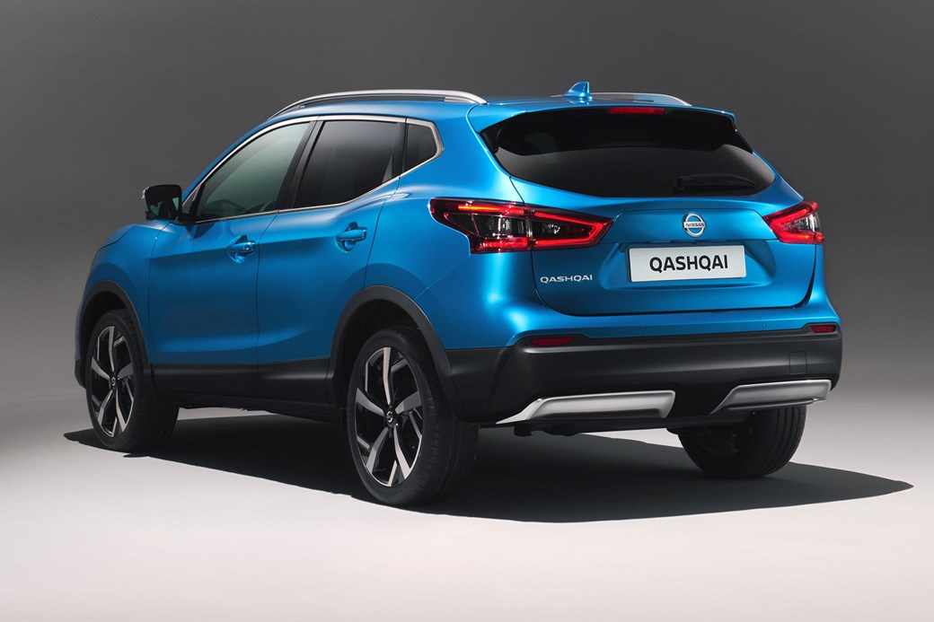 Nissan Qashqai Goes Premium At Geneva 2017 Car Magazine As A Riposte The New Qashqai Now Features Distinctive Exterior Colours And Aerodynamic 19 Inch Wheels Completely Revised V Motion Grille With