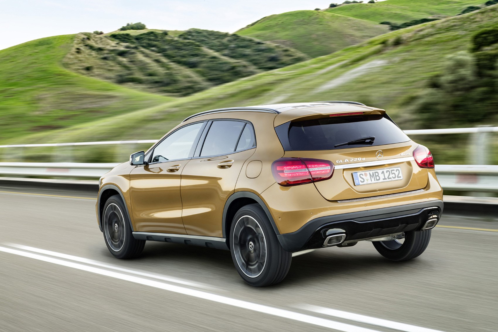 Mercedes Gla 220d 2017 Facelift Review Car Magazine