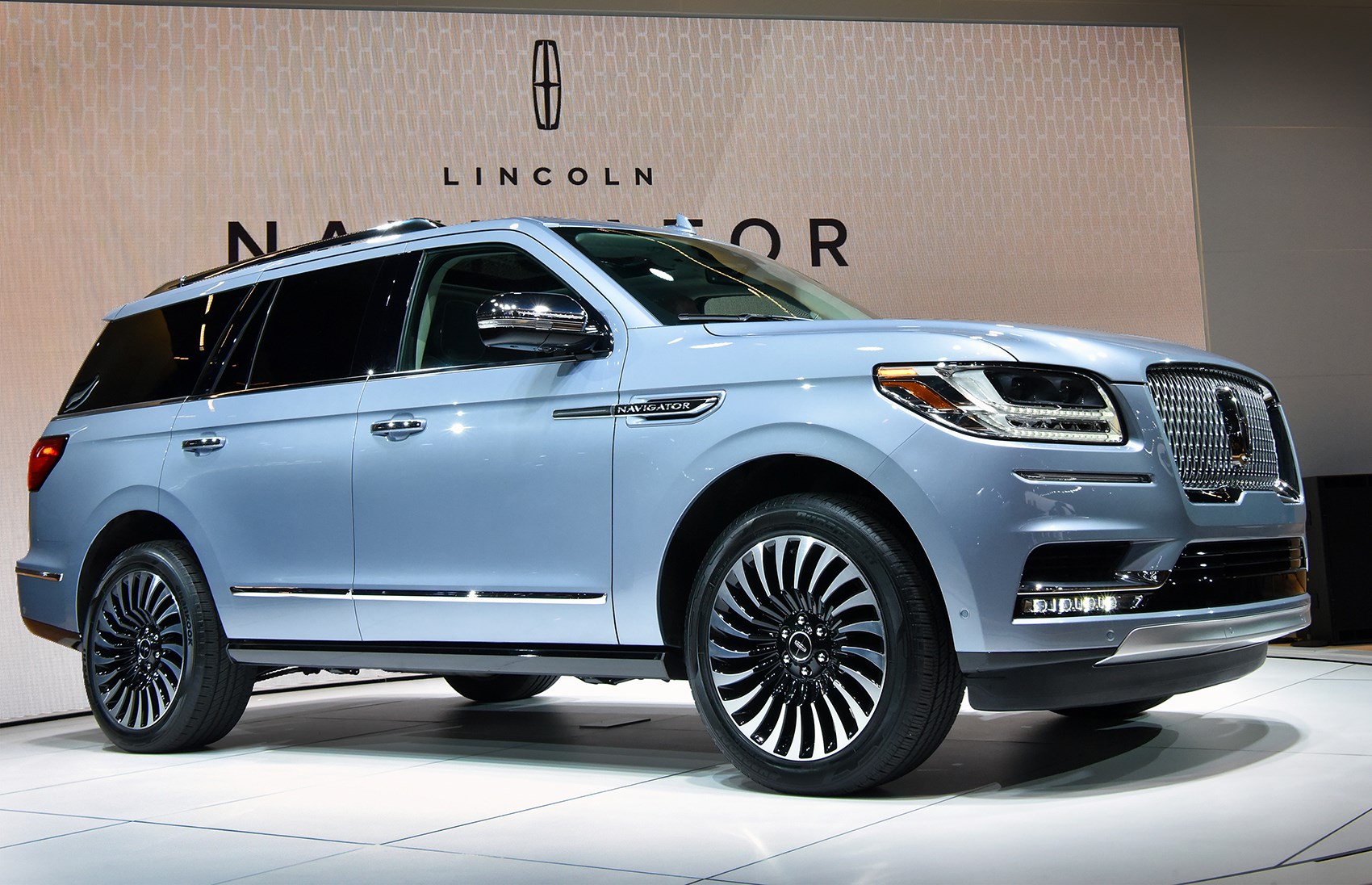 Discover The Elegance And Power Of The Lincoln Navigator