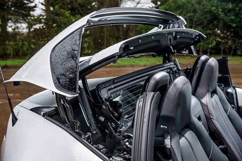 Mazda MX-5 RF folding hard top converts into cabriolet in 13sec