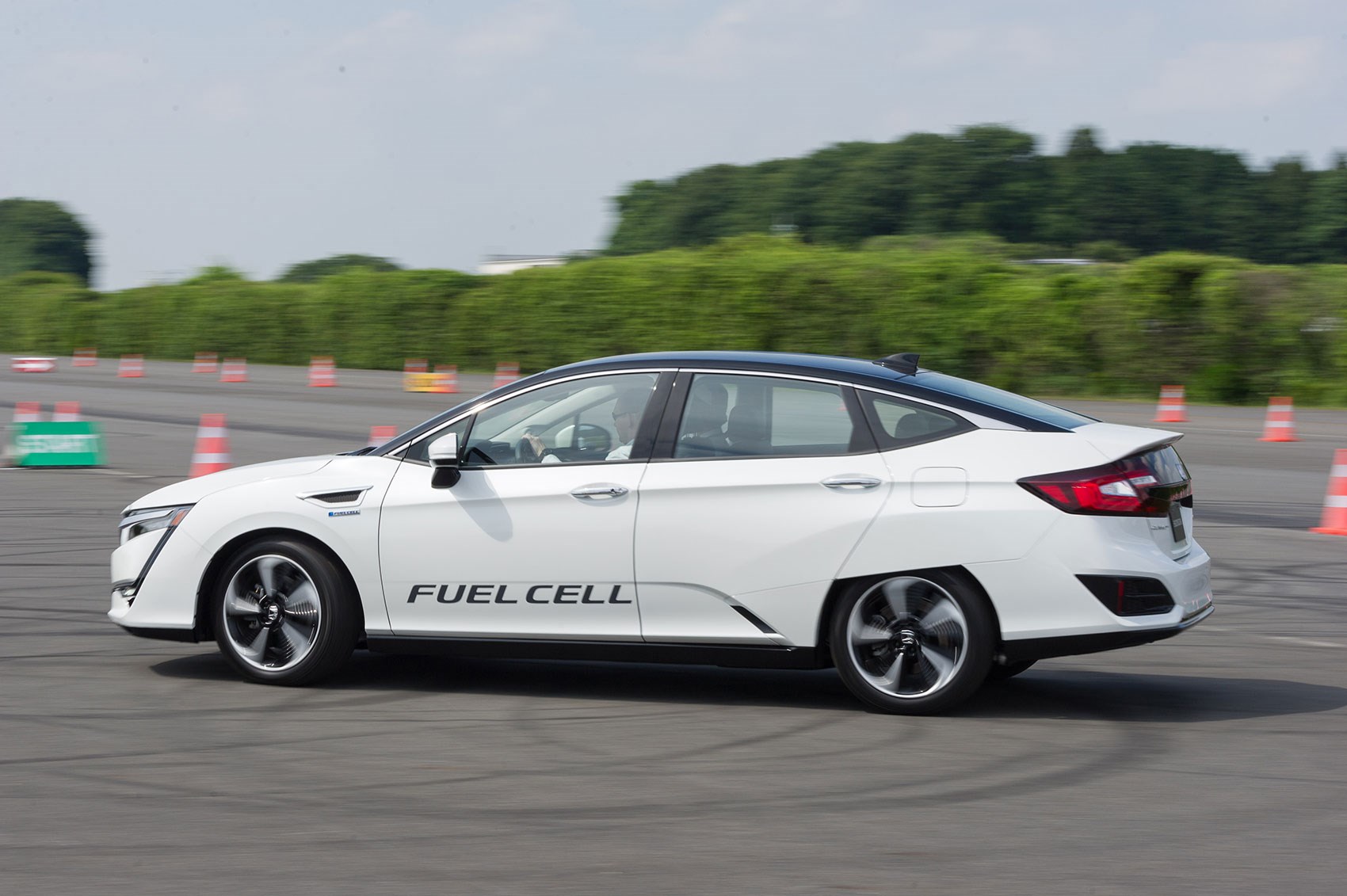 Honda Clarity fuel-cell uses hydrogen power Honda Clarity fuel-cell uses hydrogen power