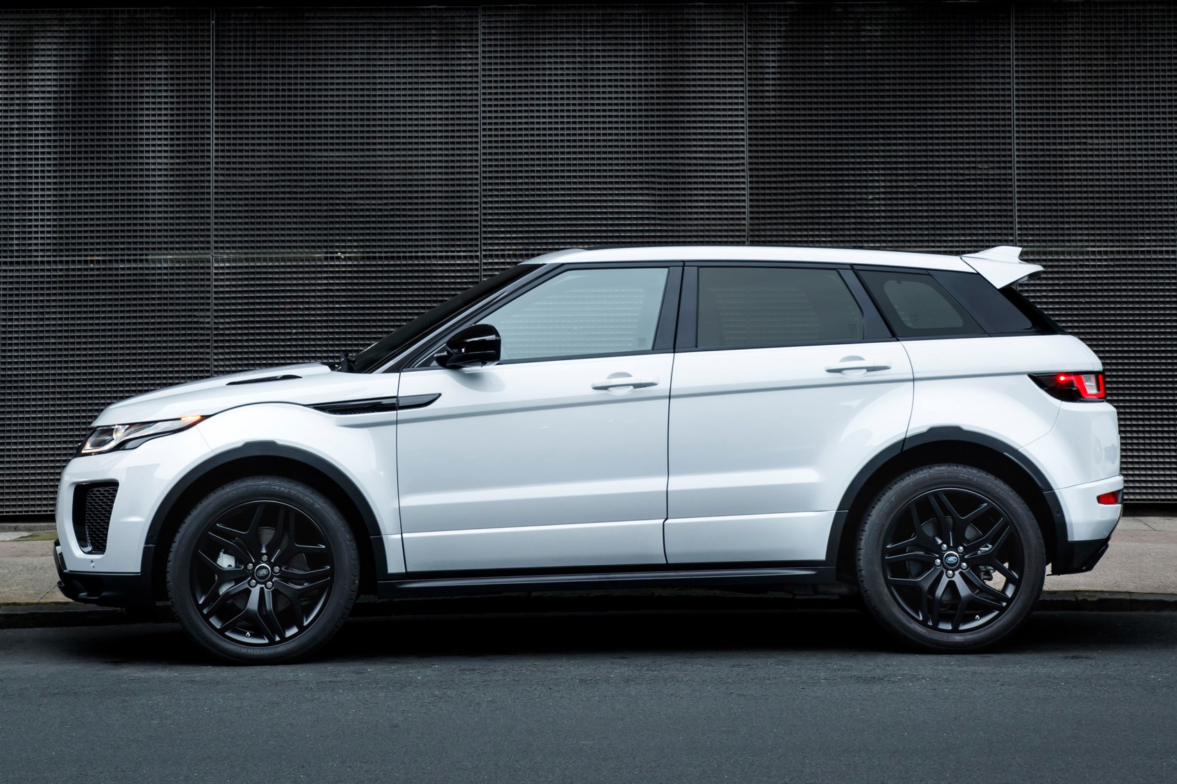 Land Rover Discovery Sport >> Hot Evoque anyone? Land Rover introduces performance ... Land Rover Discovery Sport >> Hot Evoque anyone? Land Rover introduces performance ...