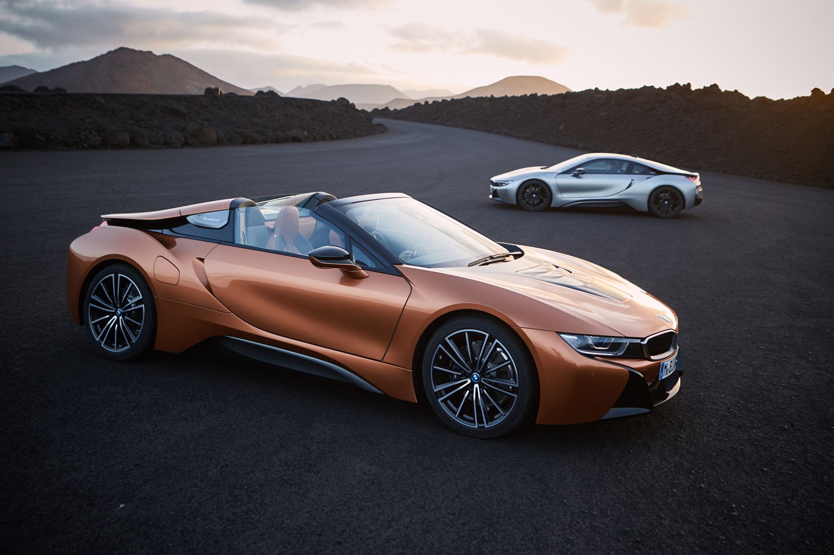 Soft Top Super Hybrid 2018 Bmw I8 Roadster Revealed Car Magazine