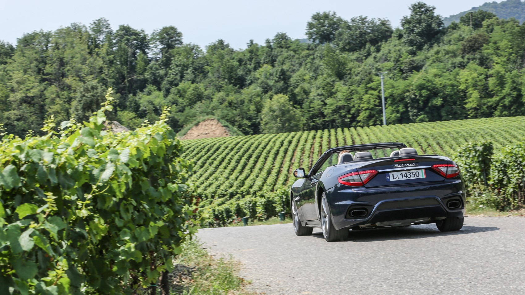 Maserati GranCabrio rear cornering