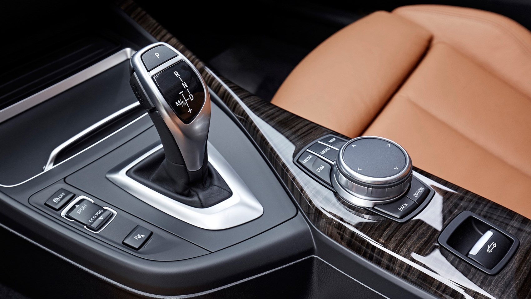 BMW 220d convertible centre console