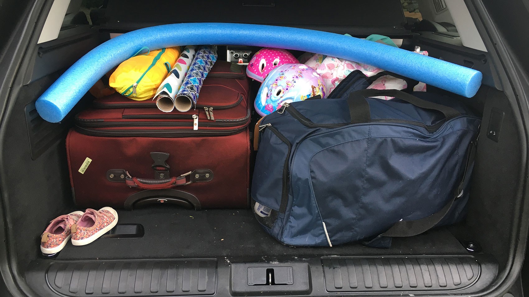 Range Sport's boot is shallow – and full! Range Sport's boot is shallow – and full!