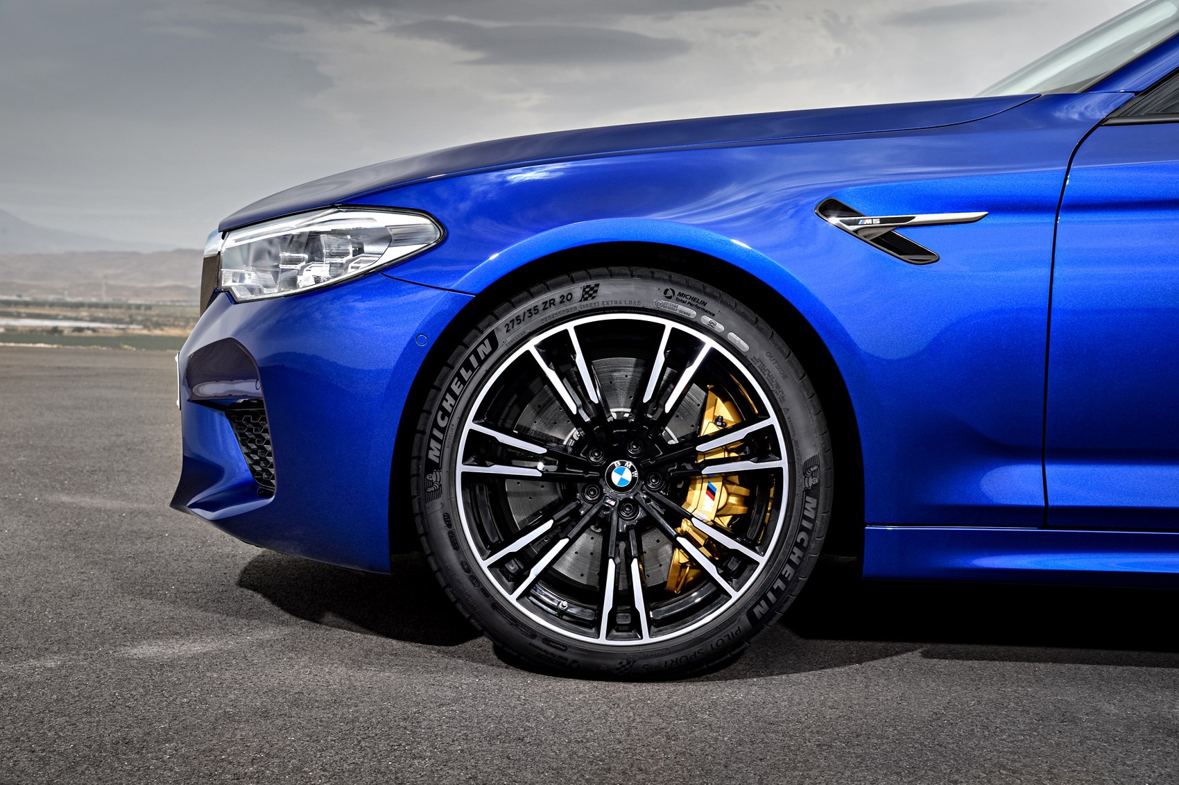 Watch A 2018 Bmw M5 Set A New Drifting Record And Refuel While
