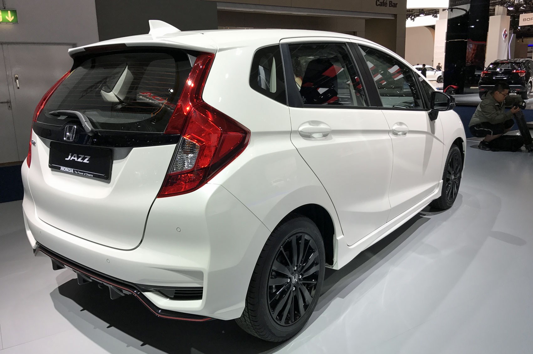 New Honda Jazz 18 Uk Prices For Facelifted Mini Civic Revealed Car Magazine