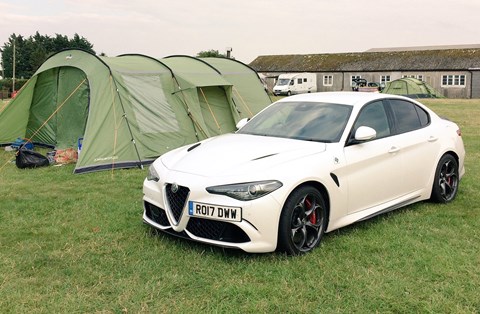 Alfa Romeo Giulia Quadrifoglio camping